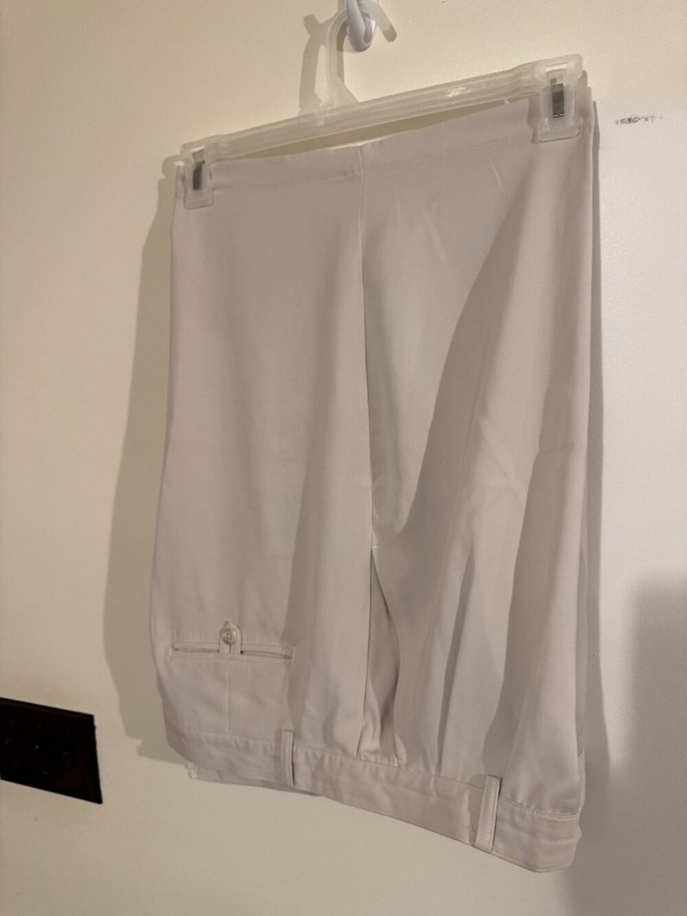 Top Flite golf shorts 40 waist light tan pleated front. Good shape